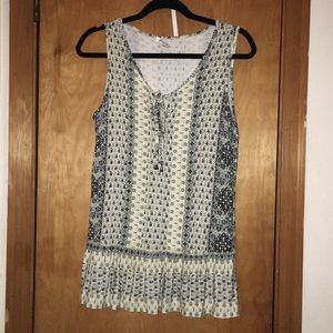 Stretchy and comfy designed sleeveless top